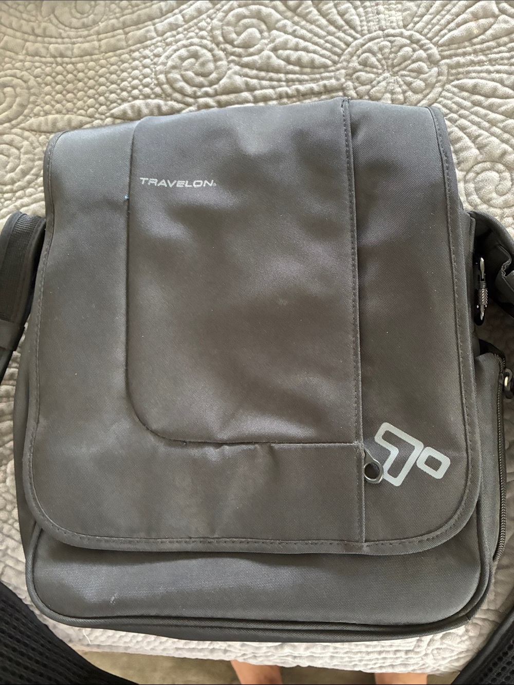 Travelon antitheft Crossbody bag with multiple pockets in Charcoal Black